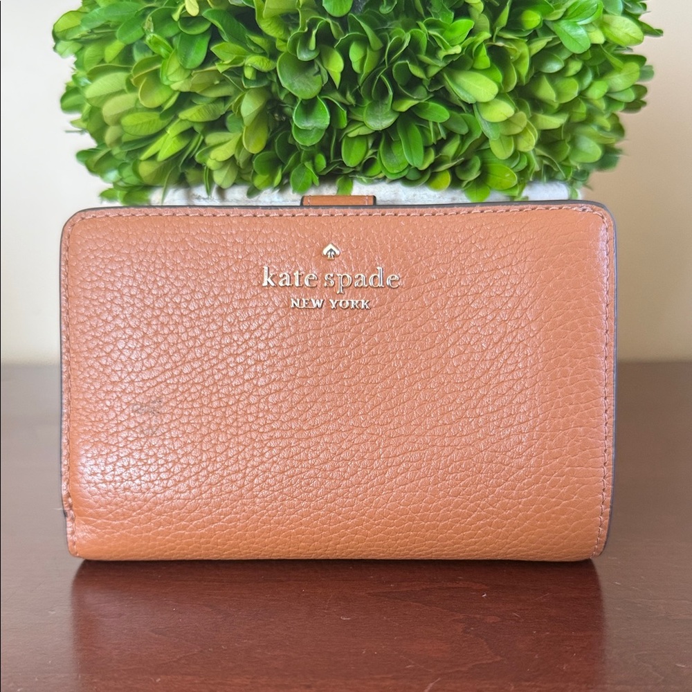 KATE SPADE ♠️ New York 🤎Leila🤎LEATHER MEDIUM BIFOLD WALLET 🌟EUC🌟 - Picture 3 of 17